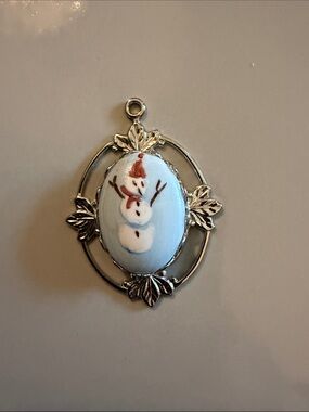 Source Unknown Light Blue and Silver Snowman Oval Pendant Necklace